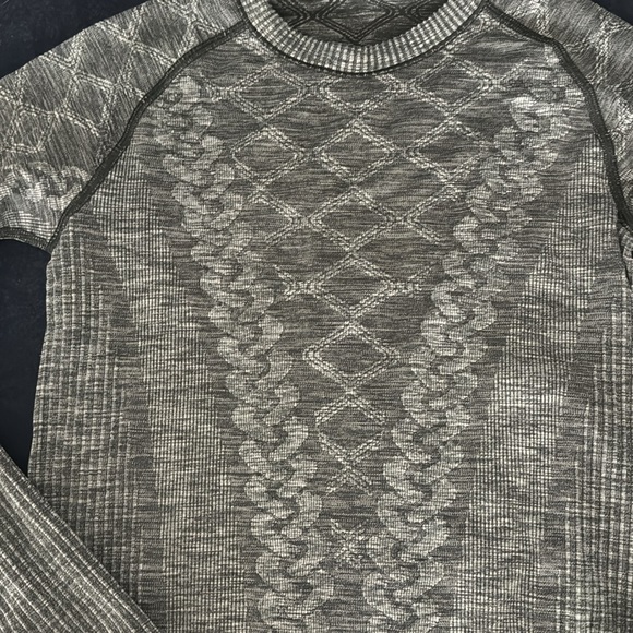 Lululemon long sleeve top - Picture 2 of 5